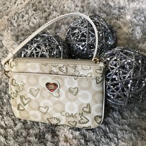 💯 Authentic Coach Wristlet!!!